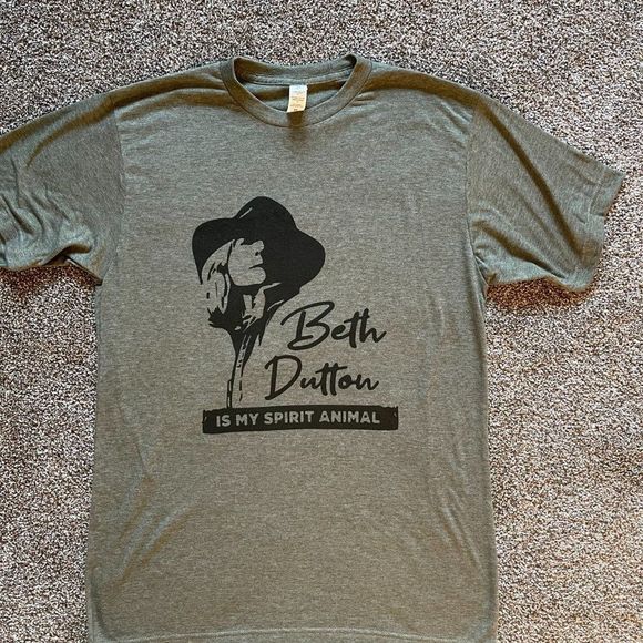 NWT Yellowstone Beth Dutton Tee Size Medium - Picture 2 of 9